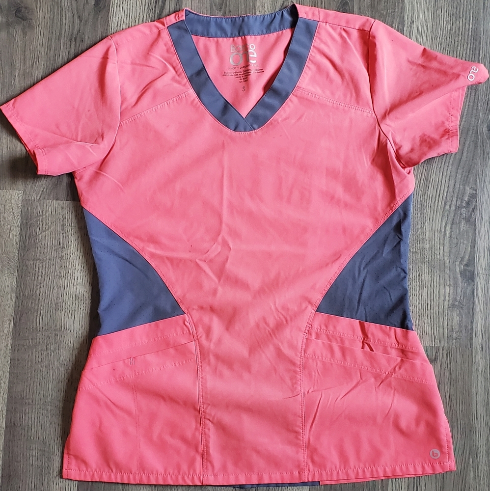 Barco one scrub top